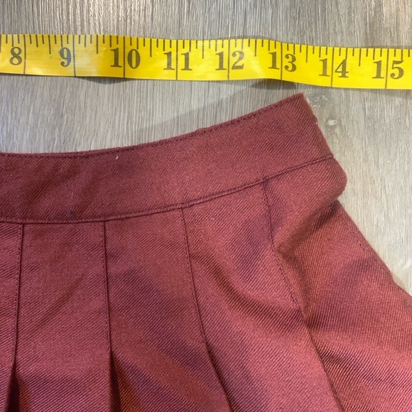 Forever 21 Burgundy Pleated Mini Skirt Size M Women’s Schoolgirl Style - Picture 8 of 9
